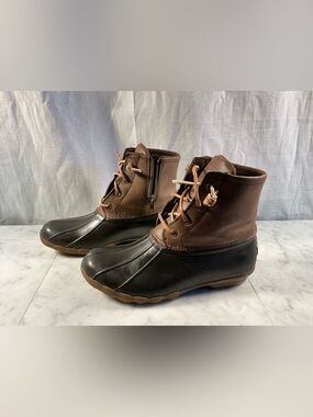 Sperry Duck Lug Boot, flat heal, size 6.5W